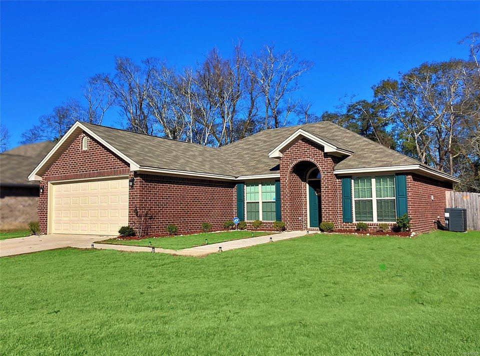 home in prattville alabama with shingled roof