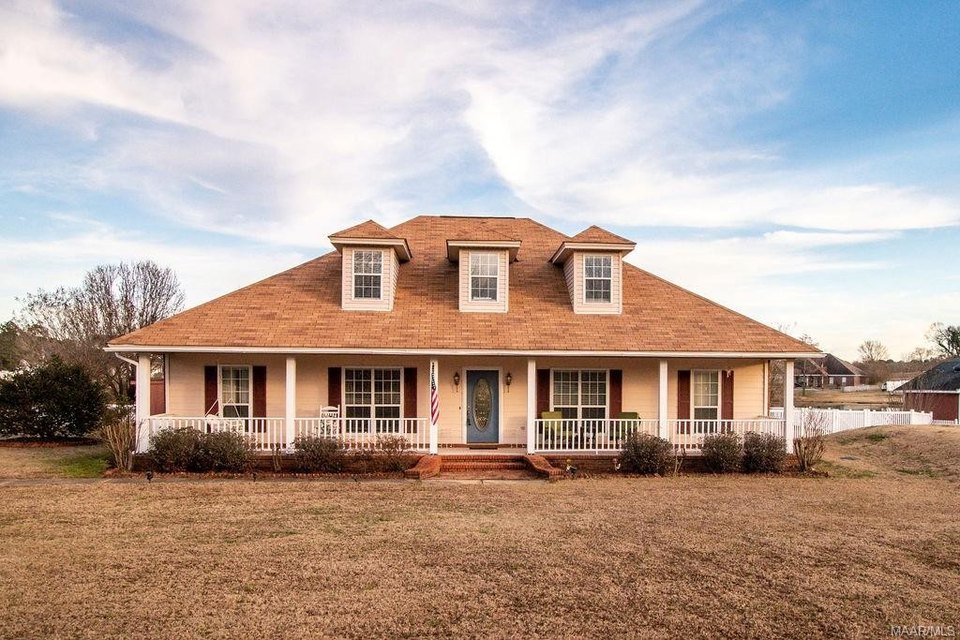 home in wetumpka alabama with shingled roof